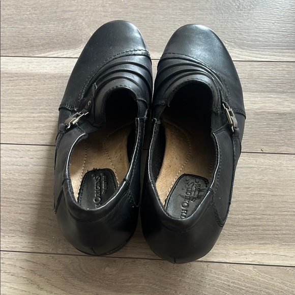 Earth Origins Black shoes with Buckle Detail and thick Herz - Picture 3 of 10